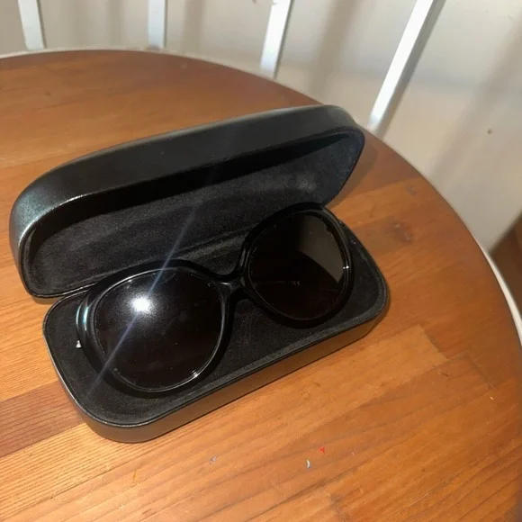 Coach Women's Samantha Vintage Black Sunglasses with Case - Picture 5 of 8